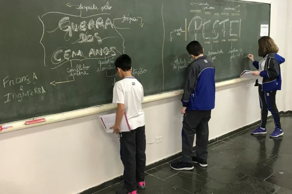 Piso salarial de professores da educação básica passa a ser de R$ 4.580 mil