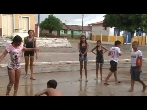 Banho de chuva. Pádua Marques.