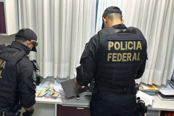 No Piauí Polícia Federal na busca por envolvidos no desvio de verbas da merenda escolar.