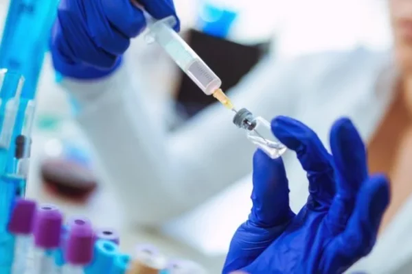 Distribuição da vacina contra a dengue começa na próxima semana.