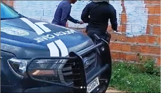 Policia Civil de Araioses no Maranhão cobre pichações que marcam territórios de facções.