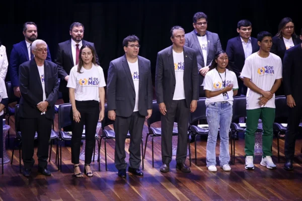 Ministro da Educação lança no Piauí programa Pé de Meia.