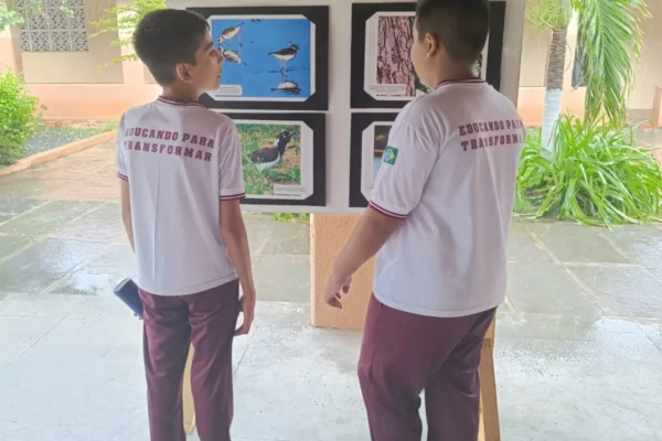 Professor Gerson Meneses mostra as belezas do Piauí para estudantes de Piracuruca.