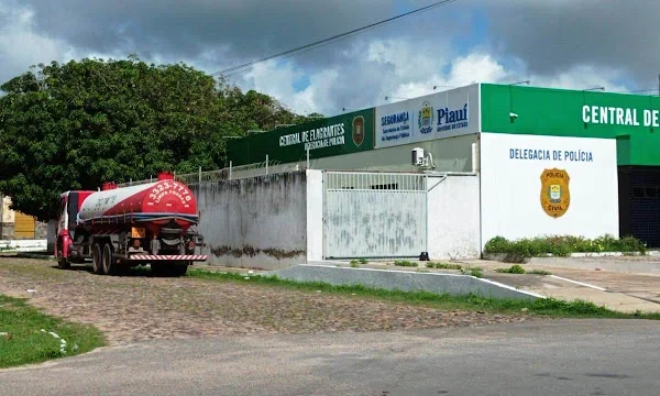 Empresa de esgotamento sanitário é levada para Central de Flagrante por crime ambiental.