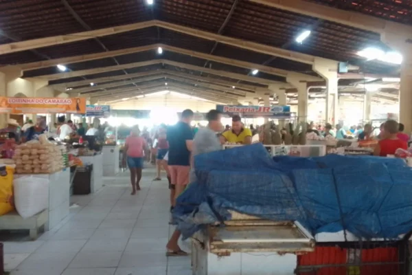 Mercado do peixe para a Semana Santa na Caramuru ainda é pouco para venda.