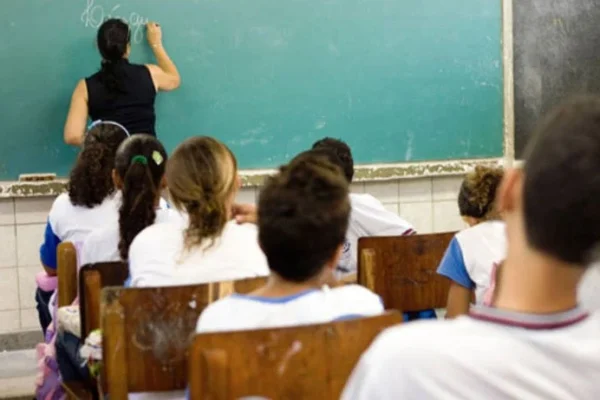 Parnaíba está na terceira colocação no Piauí na taxa de analfabetismo, segundo IBGE.