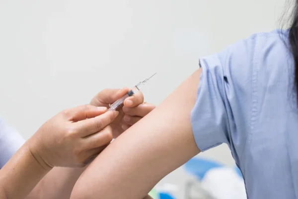 Chegam ao Piauí cinco mil doses da vacina contra a dengue. Parnaíba não está na lista.