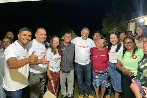 Jaqueline Brito é aclamada em reunião de oposição como pré-candidata a prefeita de Buriti dos Lopes.
