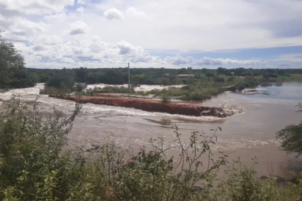 Barragem rompe em Ingazeiras, na região de Massapê do Piauí