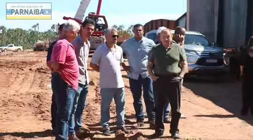 Prefeito Mão Santa supervisiona as obras da ponte sobre o rio Igaraçu.