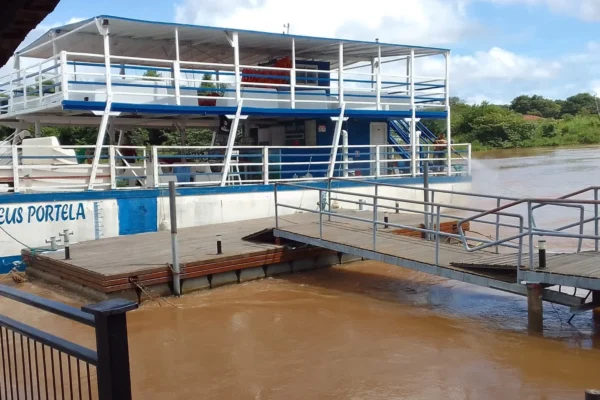 Rio Igaraçu está cheio e provoca interesse de passeios aquáticos.