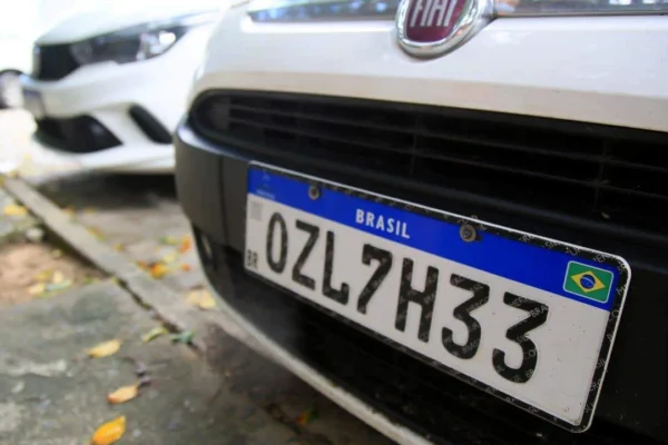 Registro de cidade e estado nas placas dos veículos é tema de debate na CAE.