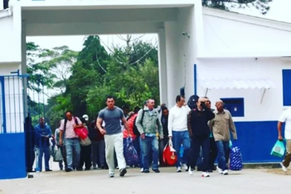 Lula sanciona, com veto, projeto que proíbe saidinha de presos  Presidente manteve visita de preso do semiaberto a parentes