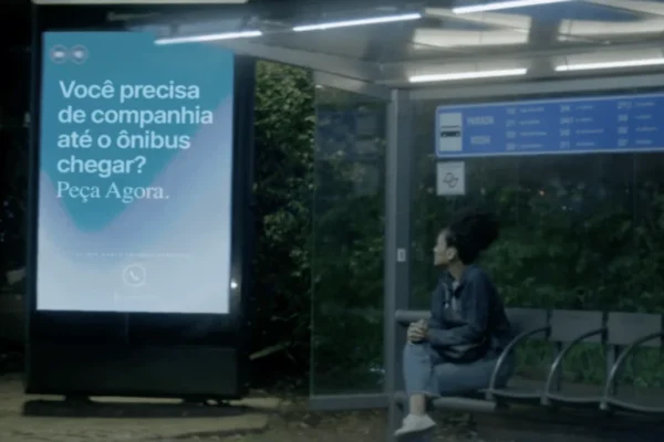 Aprovado projeto que prevê combate à violência contra mulheres nos pontos de ônibus.