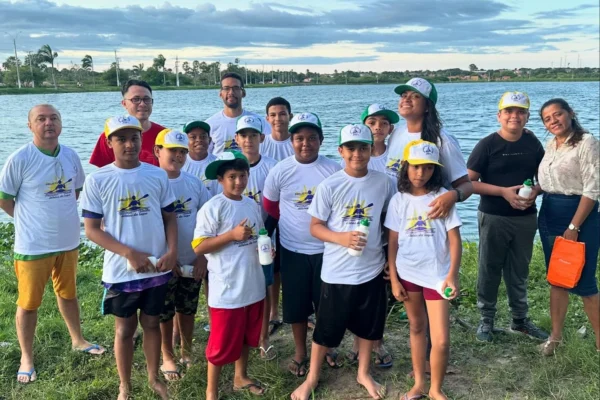 Associação Parnaibana de Canoagem leva jovens da periferia a prática de esportes na lagoa do Bebedouro.