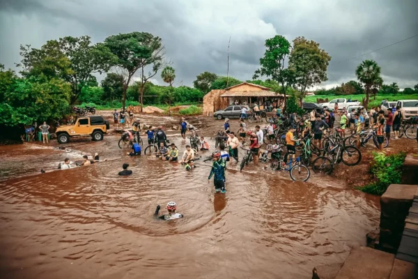 Durante velório raio cai em cima da casa e atinge várias pessoas em Caraúbas, norte do Piauí.