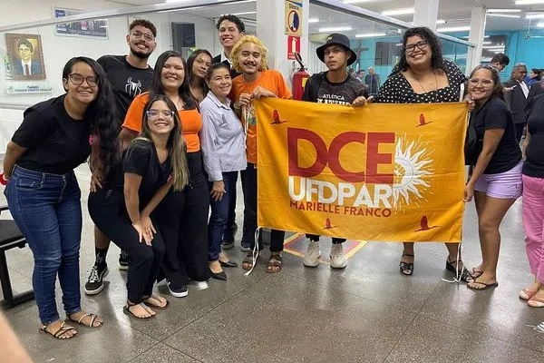 Diretório Marielle Franco, da UFDPar, discute não pagamento de bolsas e auxílio estudantil.