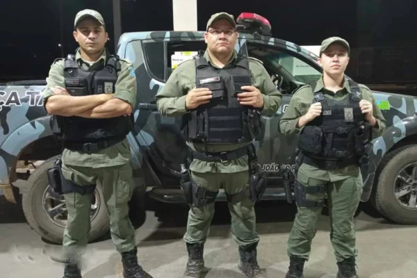 Governo do Piauí quer acabar com limite no desconto do salário de militares suspensos por transgressão.
