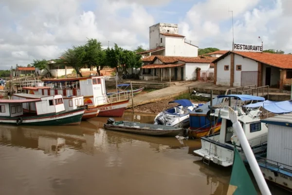 Vereador Adilson Castro anuncia a reforma dos atracadouros no porto dos Tatus pelo DNIT.