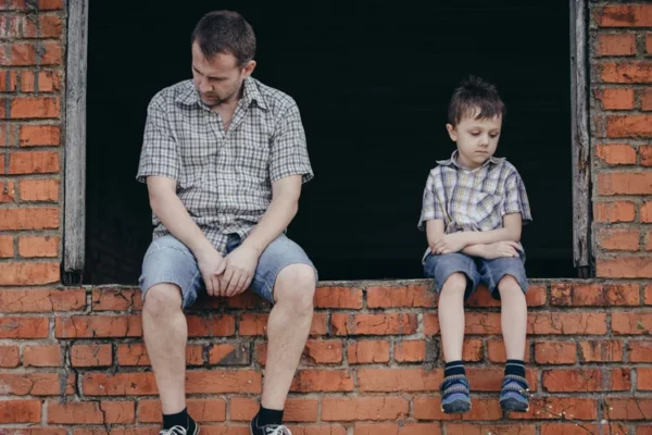 Comissão aprova punições para pessoas e empresas que discriminarem pessoas com autismo.