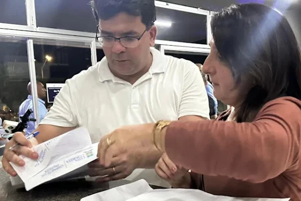 Prefeita de Luiz Correia pede ao governador Fonteles, operação tapa-buracos nas rodovias de Luiz Correia.