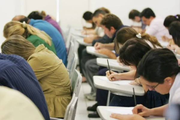 Quem se inscreveu no Enem 2024 tem até quarta-feira para pagar taxa.
