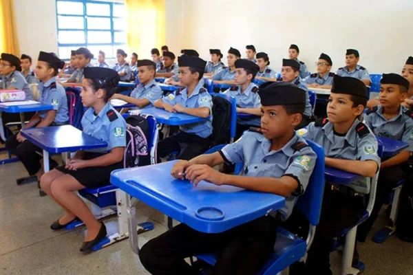 Supremo Tribunal Federal dá 10 dias para SP explicar modelo de escolas cívico-militares.