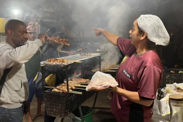 E os churrasquinhos de meio de rua na Parnaíba, dão o quê? *Pádua Marques