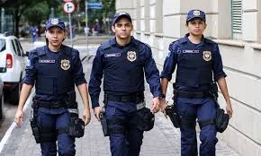 Comissão discute proposta que transforma as guardas municipais em polícias.