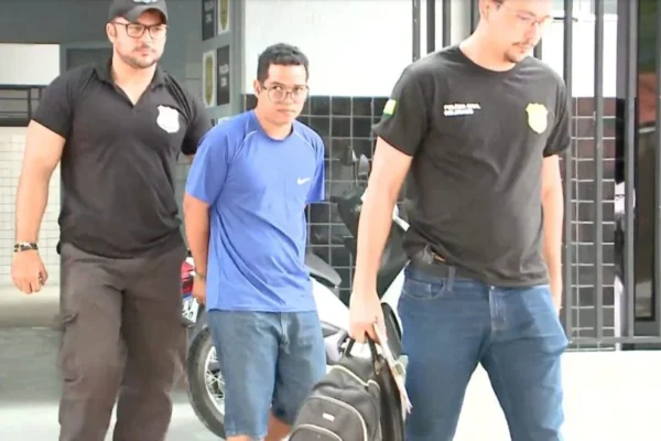 Ex-funcionário de faculdade é preso em Parnaíba suspeito de desviar pagamentos de alunos.