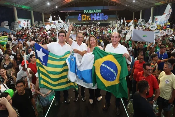 Rafael Fonteles, Dr. Hélio e Flaviana Veras impulsionam pré-campanha em Parnaíba. 