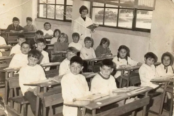 A morte espera no caminho da escola. Pádua Marques.