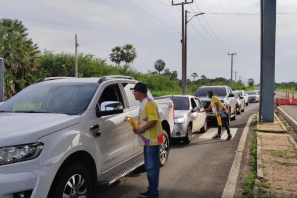 Detran do Piauí intensifica ações educativas de trânsito e orienta turistas no litoral.