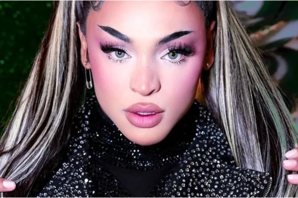 Cantora Pabllo Vittar faz show gratuito em Parnaíba, litoral do Piauí, neste sábado.