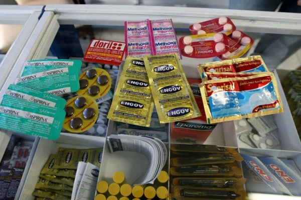 Comissão da Câmara debate a venda de medicamentos isentos de receita em supermercados.