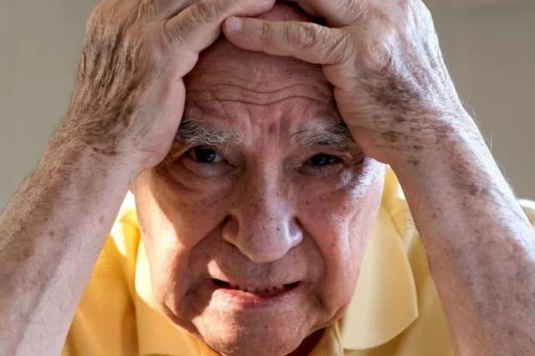Pessoa com Alzheimer poderá ter isenção de Imposto de Renda sobre aposentadoria.