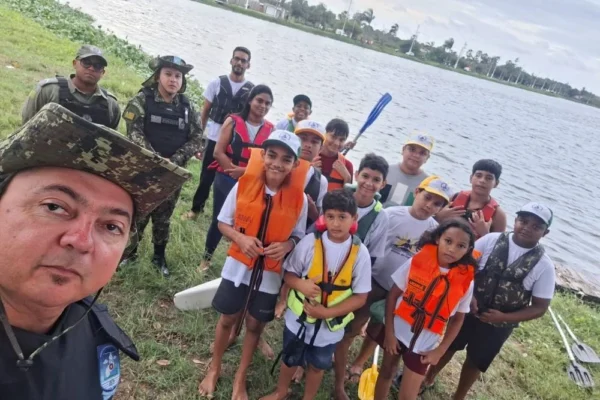 Projeto promove a prática da canoagem beneficiando crianças e adolescentes em  Parnaíba.