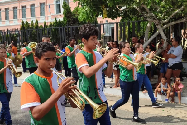No desfile de 14 de Agosto, Dia da Parnaíba, profissionais da imprensa são homenageados.