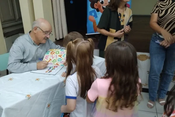 Escritor Fernando Ferraz lança em Parnaíba seu segundo livro para público infantil.