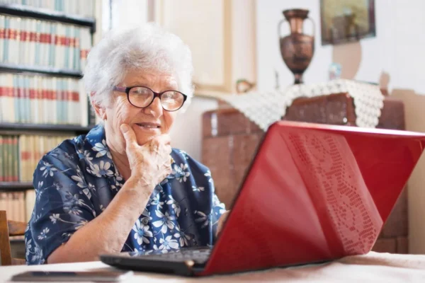 Uso de internet no Brasil cresce mais entre idosos, mostra IBGE.