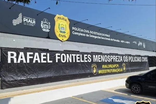 Policiais civis fazem protesto em Parnaíba contra supostas medidas autoritárias.