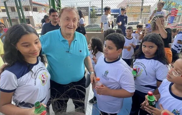  Prefeito Mão Santa entrega quadras cobertas na avenida São Sebastião.