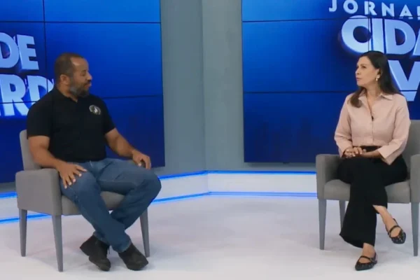 Promotor explica funcionamento de suposto esquema de desvio de recursos em prefeitura de Cajueiro da Praia.