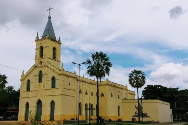 Moradores vão parar na Justiça contra badalar de sino de igreja em Timon.
