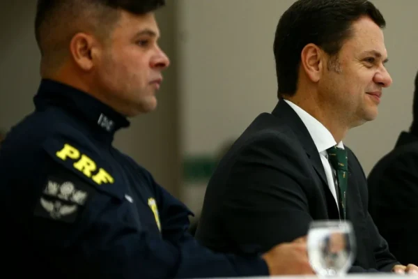 PF indicia Torres e Vasques por uso ilegal da PRF nas eleições de 2022.