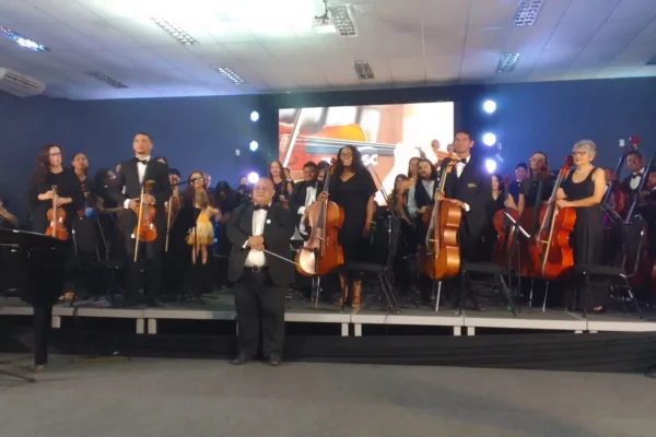 Aniversário de 20 anos da Orquestra Jovem do SESC em Parnaíba vai do clássico ao popular.