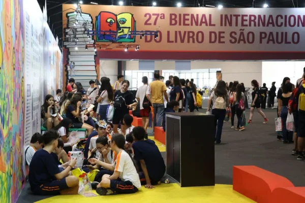 Mais de 600 mil pessoas devem visitar Bienal do Livro de São Paulo.