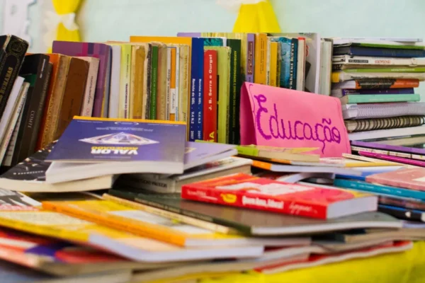 Senado aprova informação de data e idioma original em livros traduzidos.