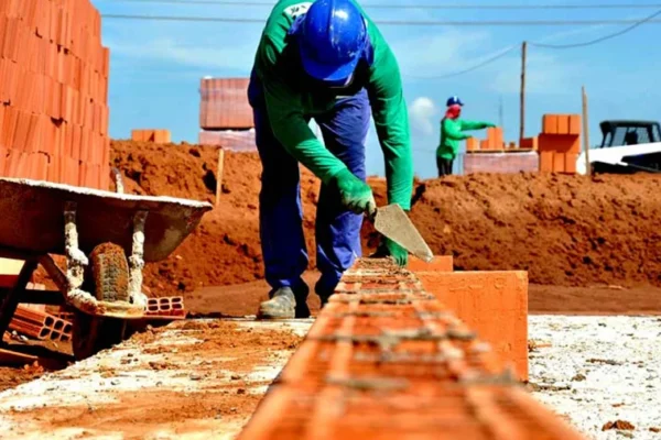 Massa salarial dos trabalhadores atinge recorde em agosto, diz IBGE.
