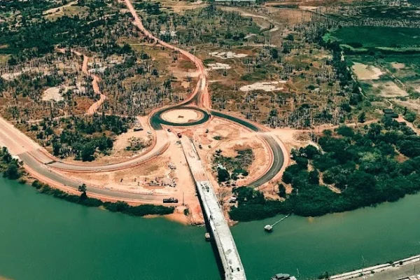 Ponte sobre rio Iguaçu, que ainda não tem nome certo, já em fase de acabamento e deve ser inaugurada no aniversário de Adalgisa.